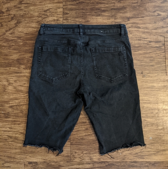 Two by Vince Camuto Black Bermuda Shorts - Picture 6 of 6